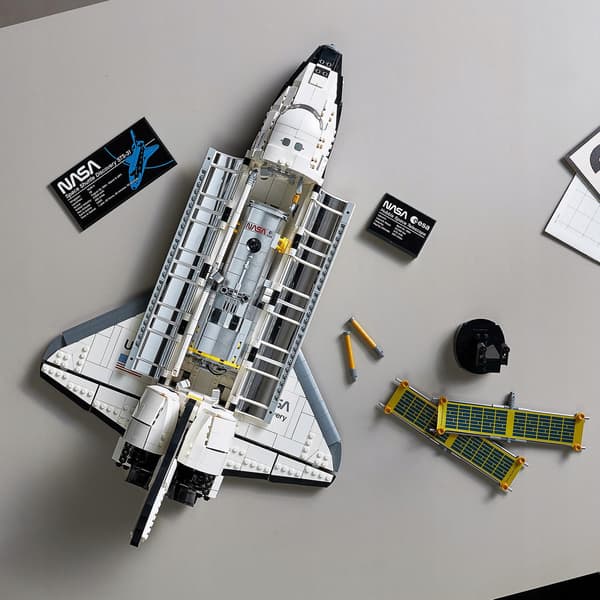 LEGO Building Set: NASA’s Discovery Space Shuttle