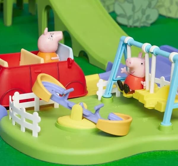 INTERACTIVE PEPPA PIG TRACK: A THRILLING JOURNEY Car Set