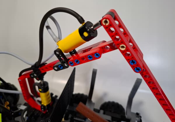 LEGO Technic: 8049 – Log Loader Tractor