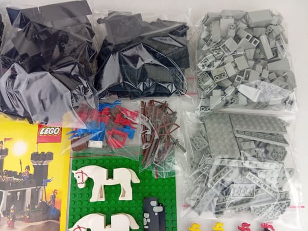 LEGO Castle 6085 Black Monarch’s Castle