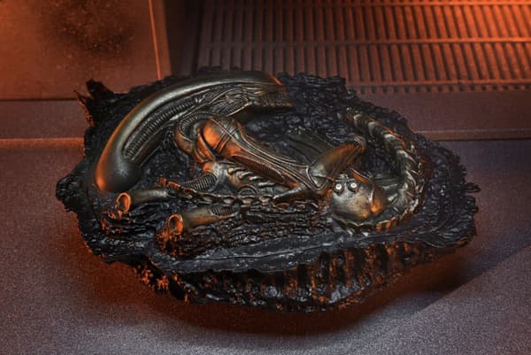 Alien Romulus Figurine – Alien Romulus Accessory – Fossilised Alien – NECA