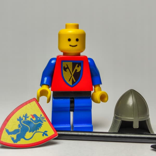Lego Castle Knight Figure, Crusader with Axe (cas108) + shield + weapon
