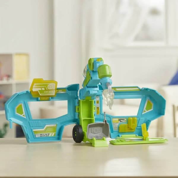 ROBOT Transformers CAR AND TRAILER Hoist Rescue Bots Command Centre