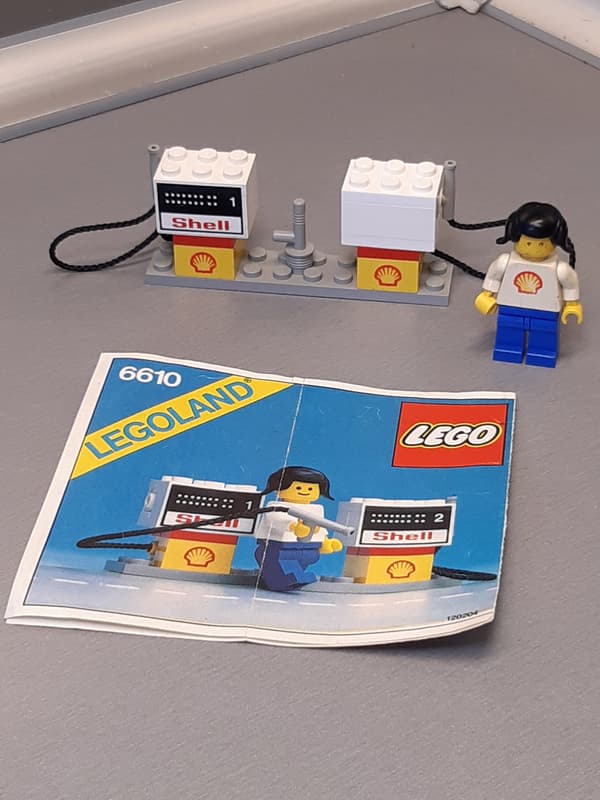 LEGO 6610 Petrol Pumps