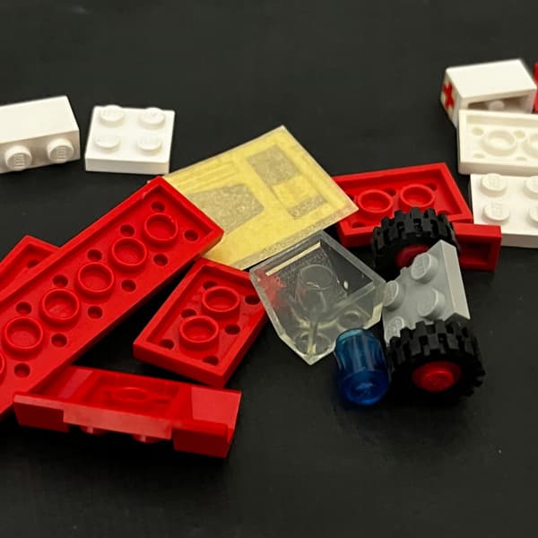 606 LEGO Ambulance