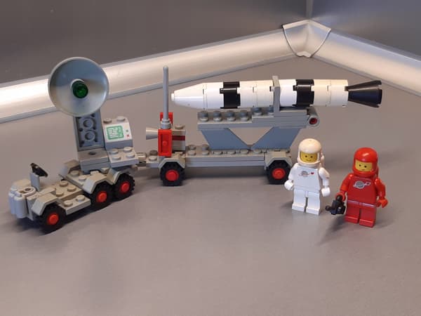 LEGO Classic Space 897 Mobile Rocket Launcher
