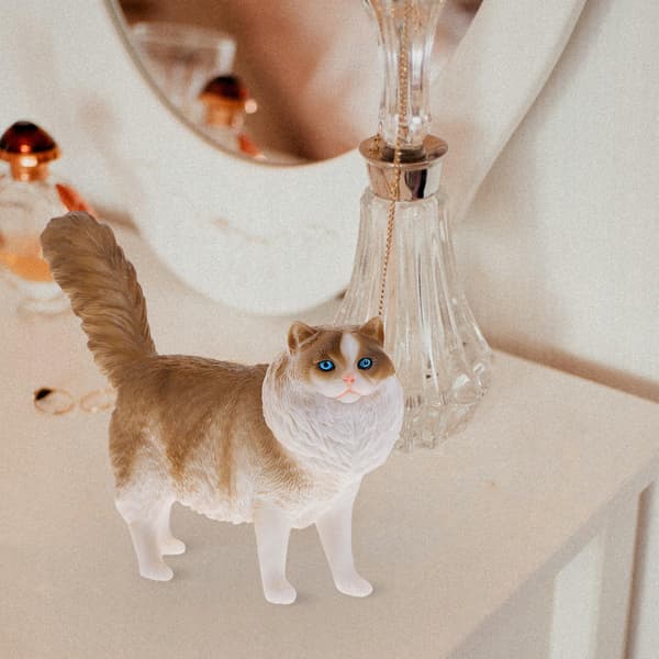 PLASTIC CAT FIGURINE FOR DECORATION AND CHILDREN’S PLAY