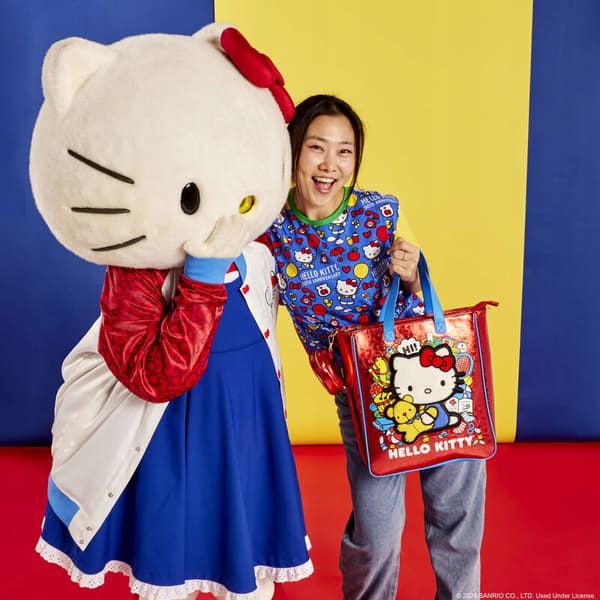 Loungefly – Hello Kitty 50th Anniversary Shoulder Bag with Coin Purse