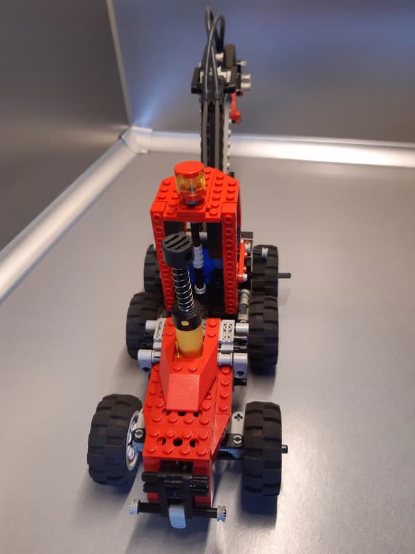 LEGO 8443 Technic Pneumatic Log Loader