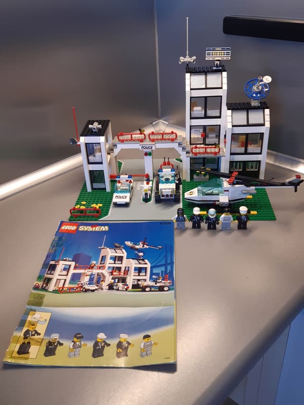 LEGO 6398 Central Precinct HQ (No. 2)