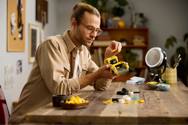 LEGO ICONS 10338 TRANSFORMERS BUMBLEBEE building set – 18+