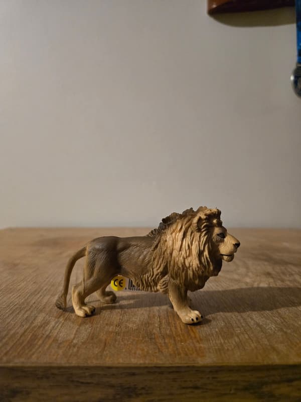 Schleich 14137 Lion figurine – a unique, discontinued model from 1996.