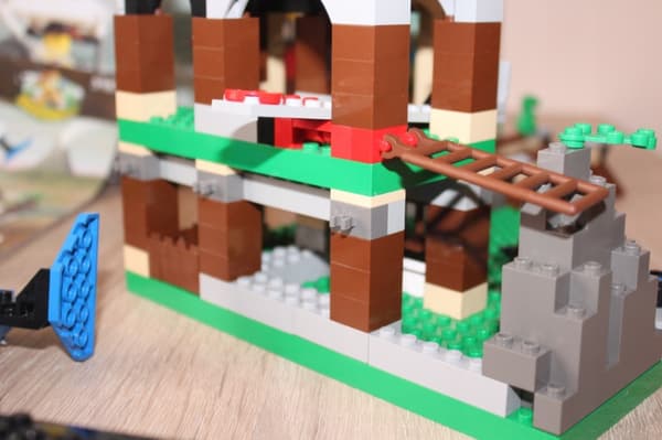 LEGO ADVENTURES 5987 BOX AND INSTRUCTIONS: Dino Research Compound
