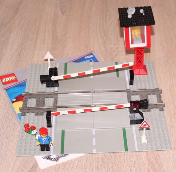 LEGO CITY TOWN TRAIN 4539 UNIQUE INSTRUCTIONS