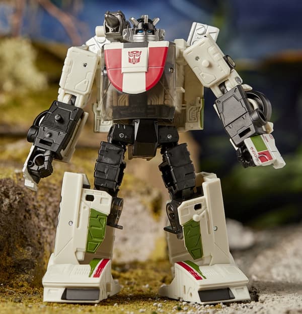 Transformers Earthrise Wheeljack Deluxe Figure