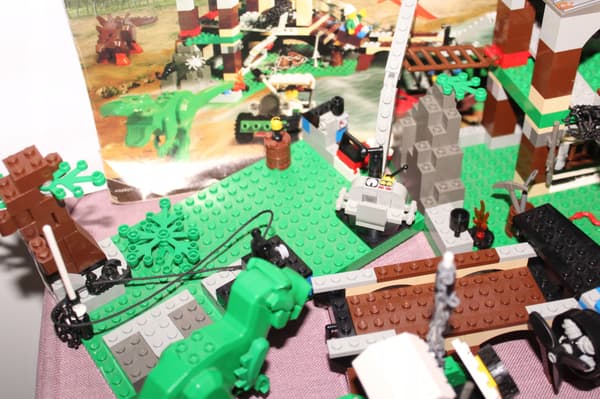 LEGO ADVENTURES Classic 5987 SET INSTRUCTIONS: Dino Research Compound