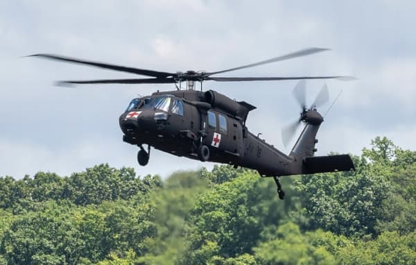 H-60 BLACK HAWK HELICOPTER BUILD SET, 692 pieces. HELICOPTER FIGURES + LEGO WEAPONS
