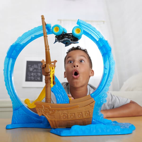 MONSTER JAM STUNT SET: LOOP OF DOOM LAUNCH TRACK + 1:64 SCALE VEHICLE