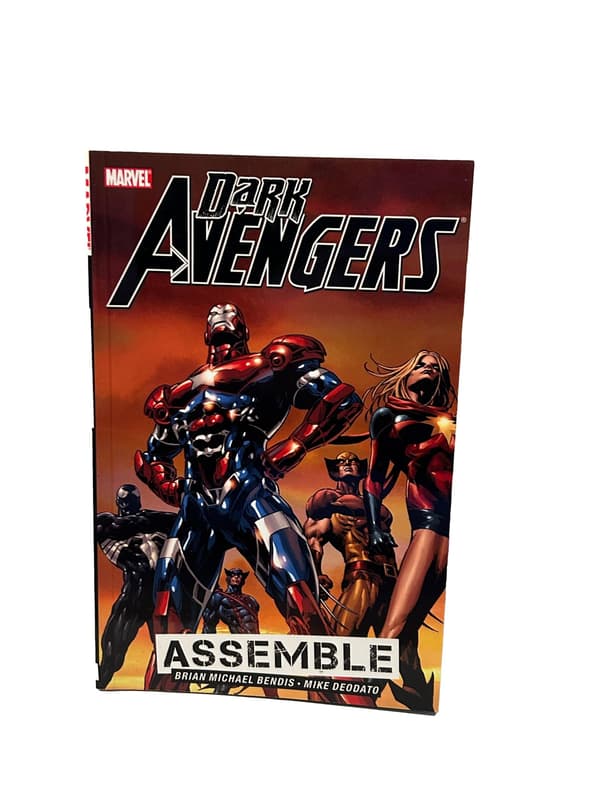 227C MARVEL COMICS BRIAN MICHAEL BENDIS DARK AVENGERS VOL. 1 & 2