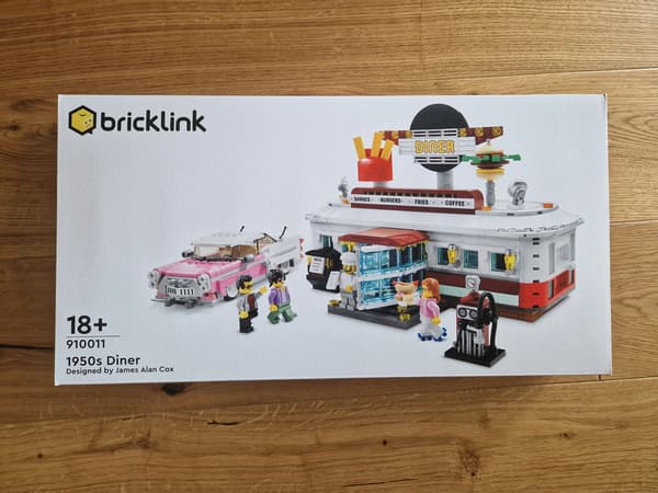 LEGO 1950s Restaurant Set – 1,379 pieces
