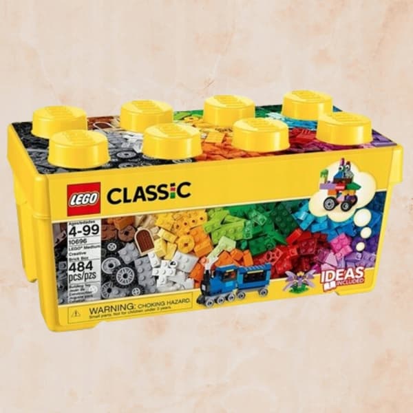 LEGO Classic Set 10696: Medium Box + 4 building bricks