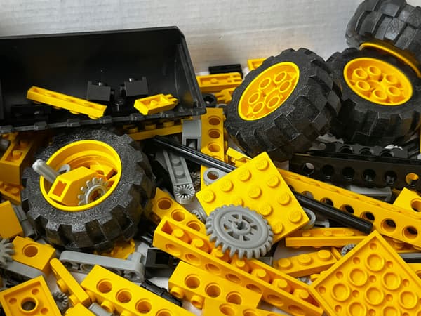 8828 LEGO Excavator