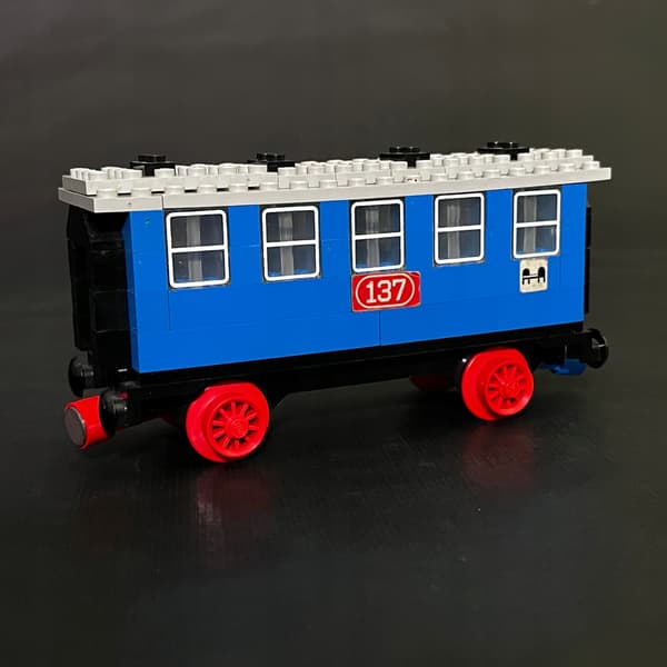 137 LEGO Sleeper Carriage