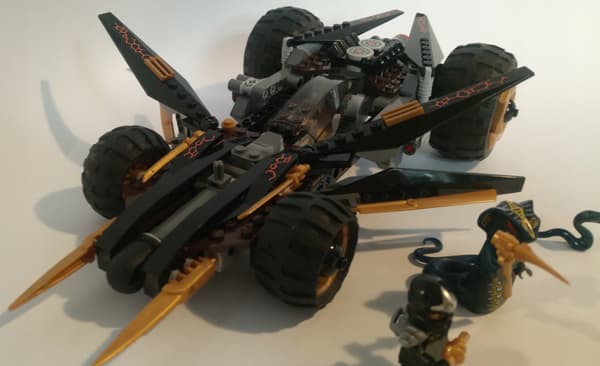 LEGO Ninjago: 9444 – Cole’s Tracked Assault Vehicle