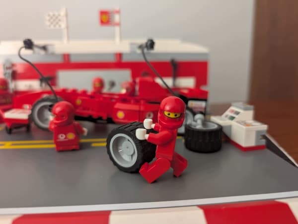 Lego 8375 Ferrari F1 Pit Stop