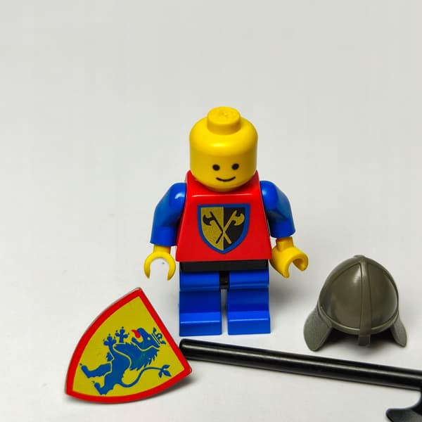 Lego Castle Knight Figure, Crusader with Axe (cas108) + shield + weapon