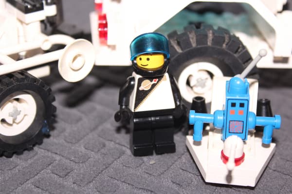 LEGO SPACE CLASSIC 6885 Saturn Base Main Team Set
