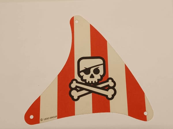 122S1. Large Lego pirate sail with a skull