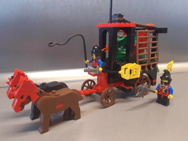 LEGO Castle 6056 Dragon Wagon