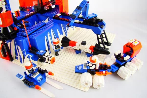 LEGO Space 6983 Ice Planet Command Centre
