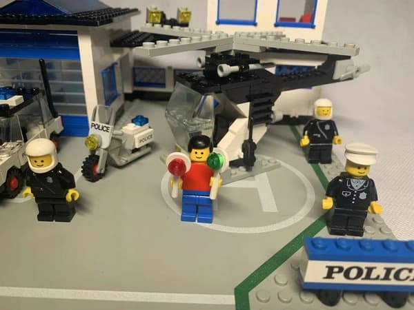 Lego 6384 – Police Station