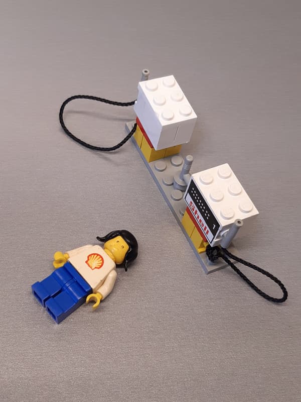LEGO 6610 Petrol Pumps