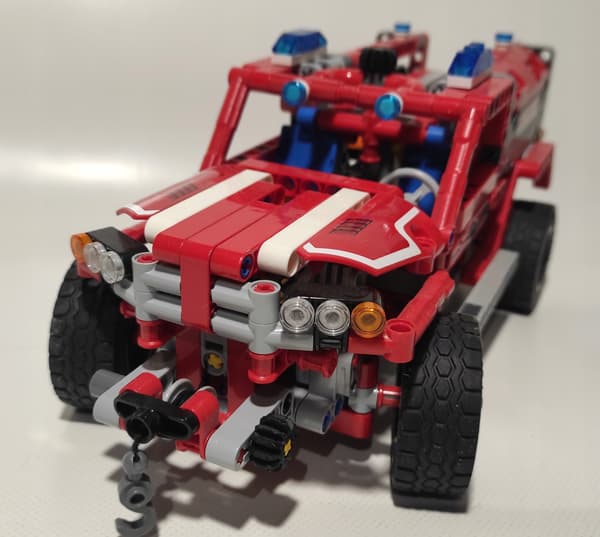 LEGO Technic: 42075 – Emergency Response Vehicle