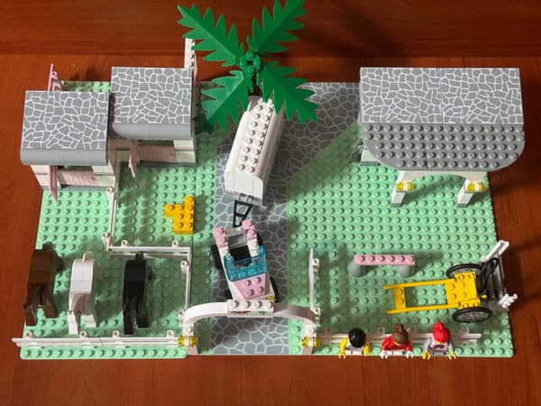 LEGO 6419 Town Paradisa Rolling Acres Ranch Stable with Paddock + poster