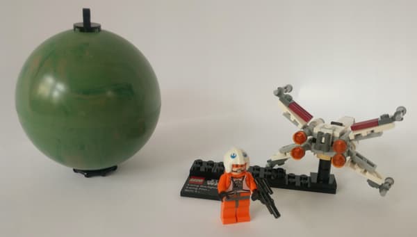 LEGO Star Wars: 9677 - X-Wing Starfighter & Yavin 4