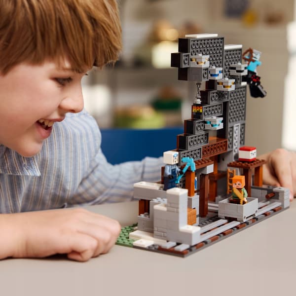 LEGO Minecraft Pickaxe Mine 21277