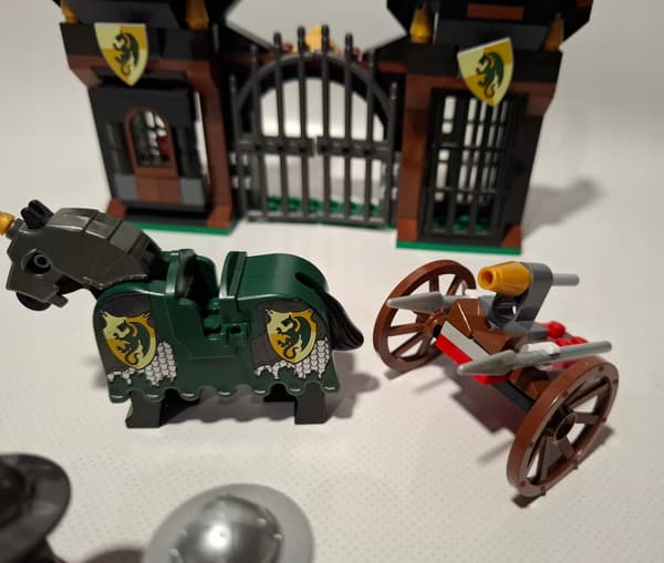 LEGO Kingdoms: 7187 – Escape from the Dragon’s Prison
