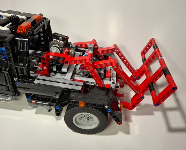 LEGO Technic: 9395 – Roadside Assistance Van