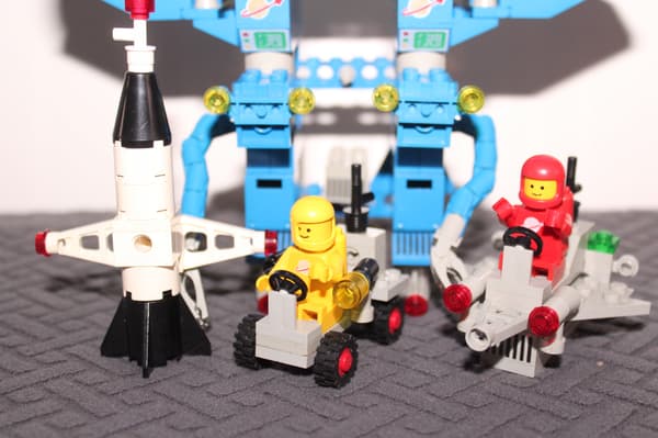 LEGO SPACE CLASSIC 6951 Robot Command Centre Set