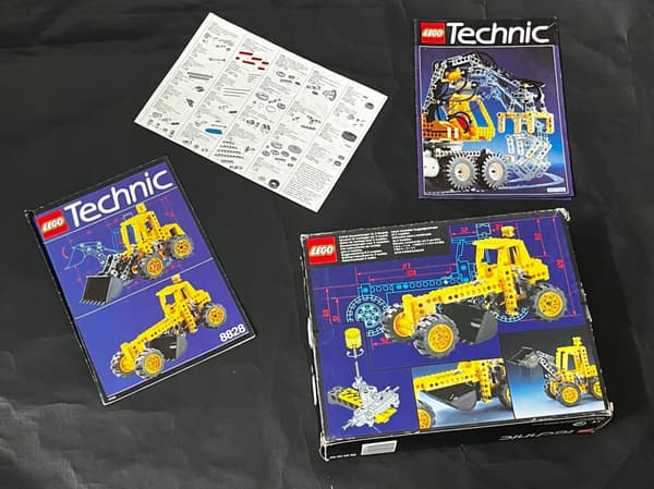 8828 LEGO Excavator