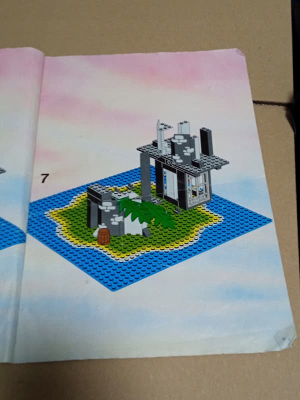 LEGO Castle 6270 Forbidden Island instruction manual.
