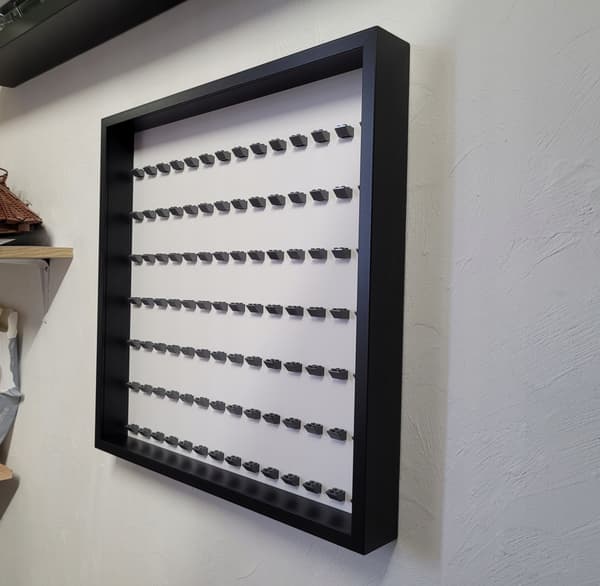LARGE DISPLAY CASE FOR 98 LEGO FIGURES, 52X52CM