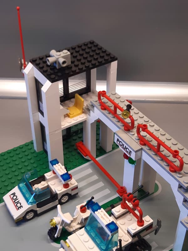 LEGO 6398 Central Precinct HQ (No. 2)