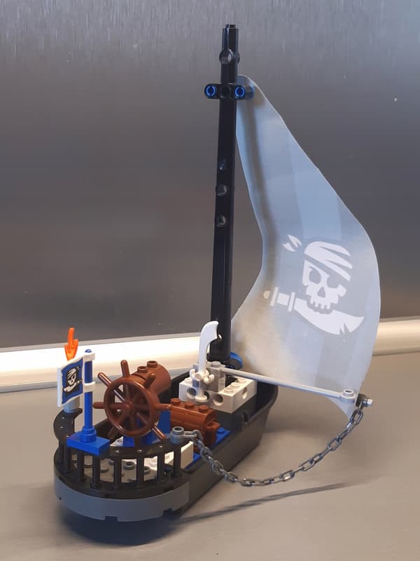 LEGO Pirates 7072 Kragg’s Pirate Boat