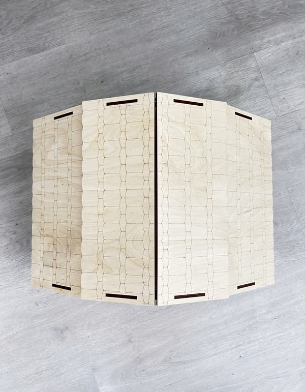 Wooden stable for 8 horses + lighting + accessories