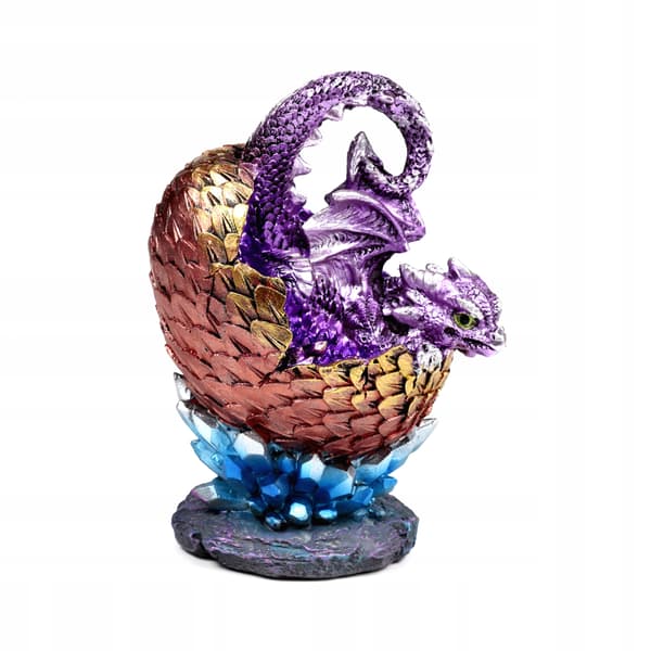 Elementy figurine: A small dragon hatching from a crystal egg